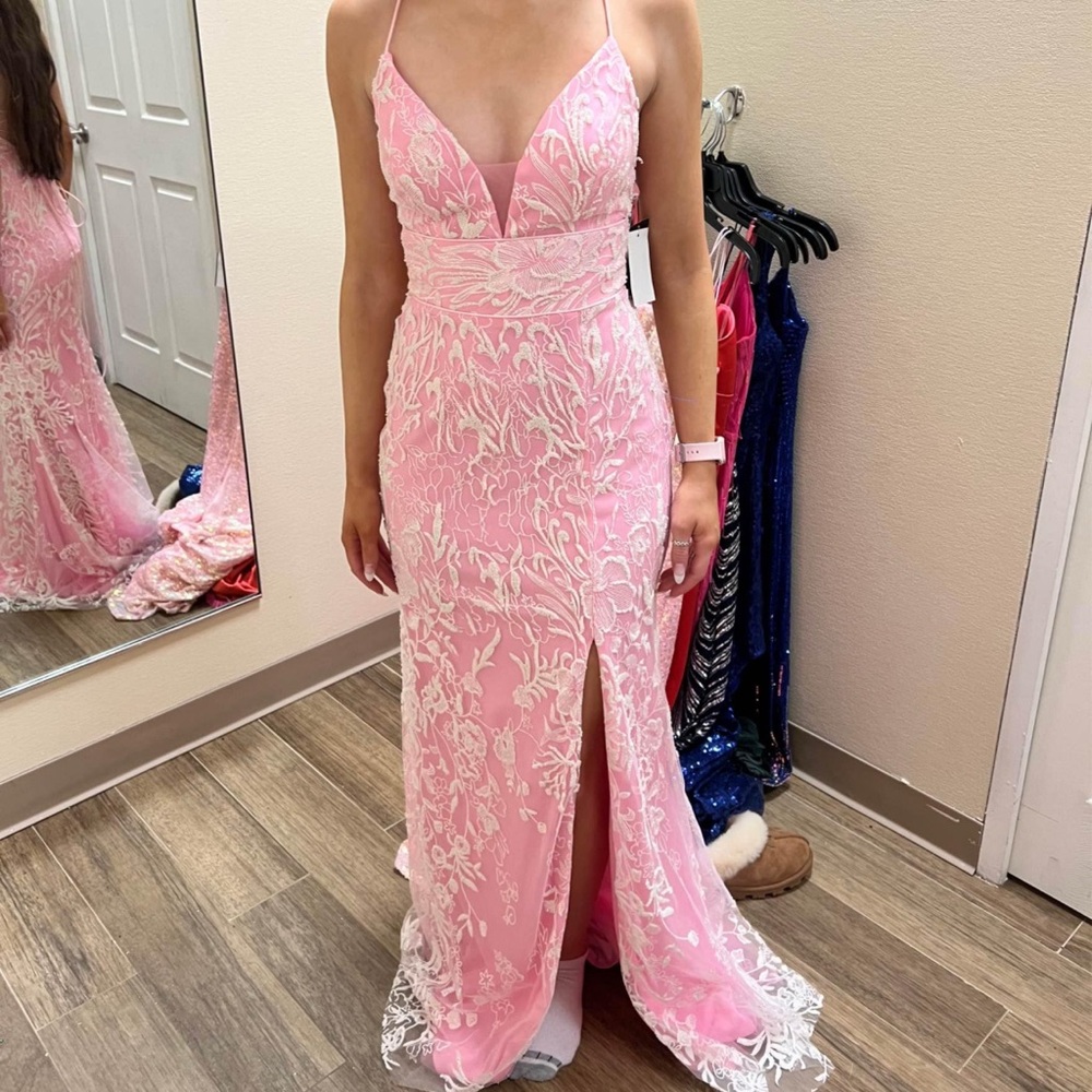 Beautiful formal for prom, social, formal, or cruise.